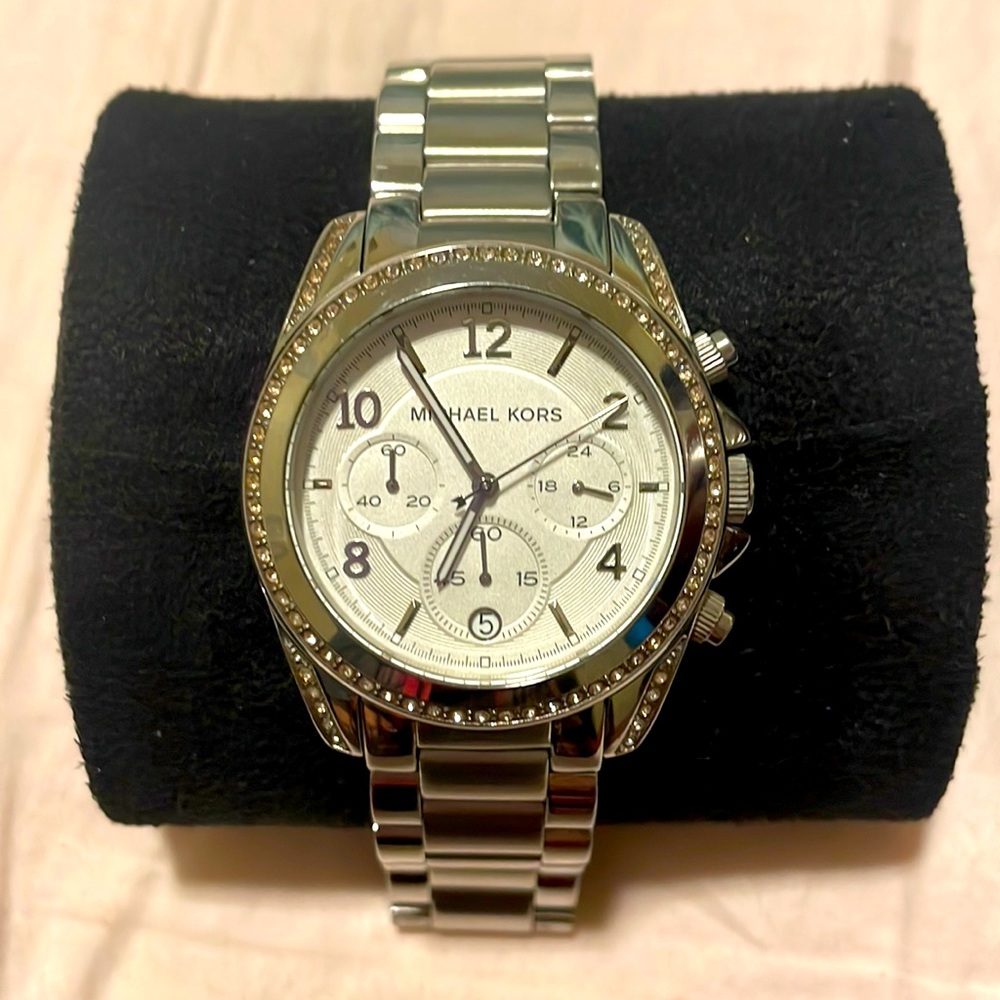 Michael Kors Women's Ritz Stainless Steel Watch With Crystal Topring, pre-owned